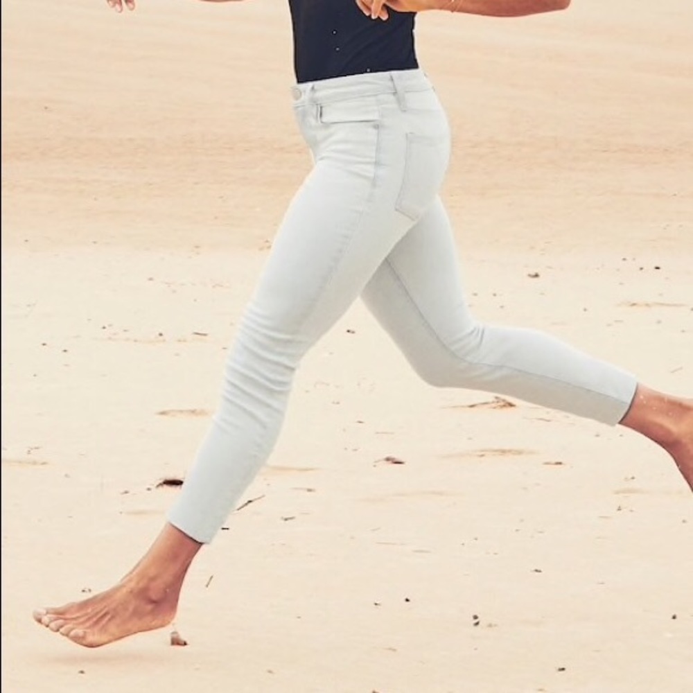 Athleta Sculptek Skinny Crop Jeans Glacier